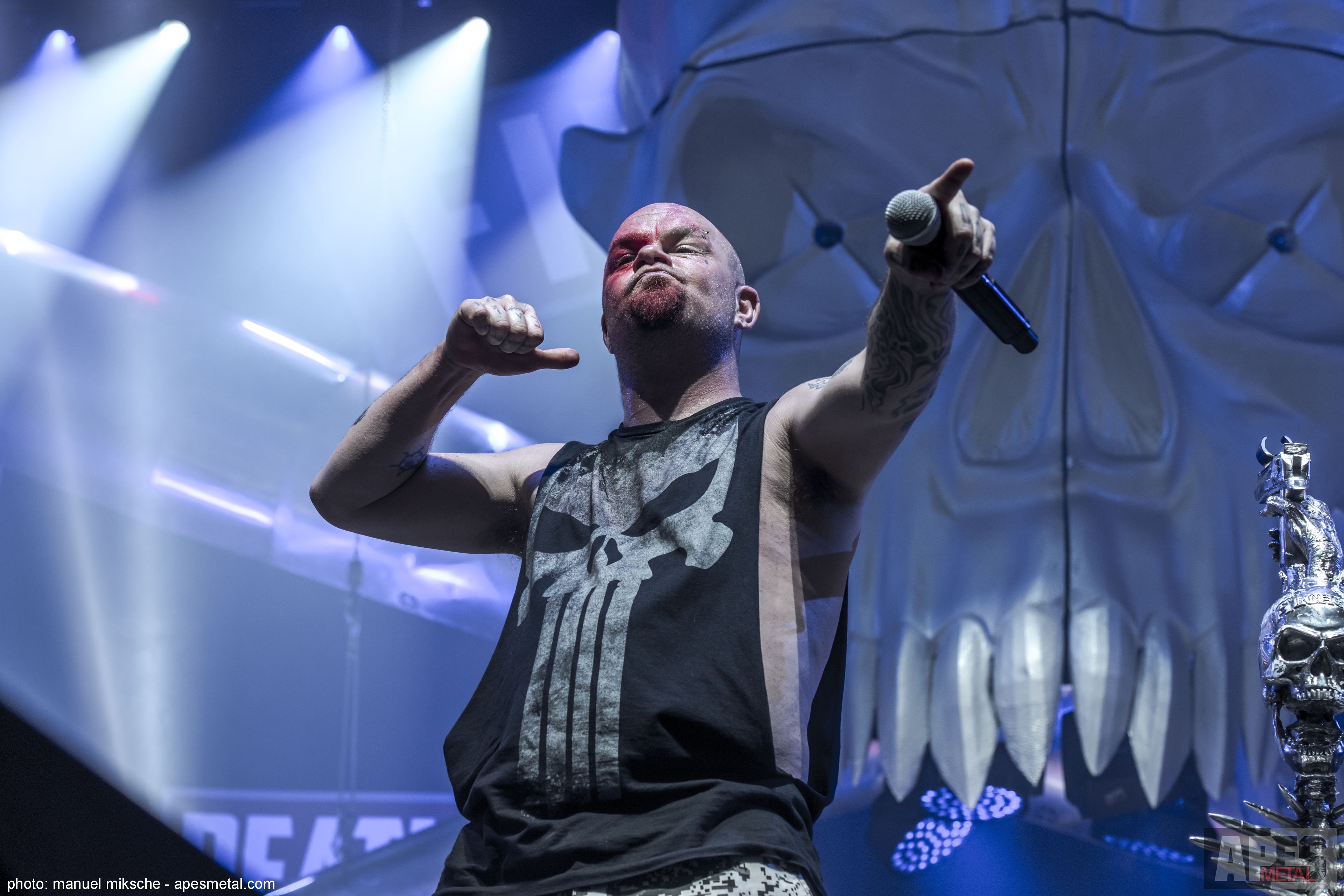 Five Finger Death Punch in der Olympiahalle München APES METAL Five Finger Death Punch in der Olympiahalle München APES METAL